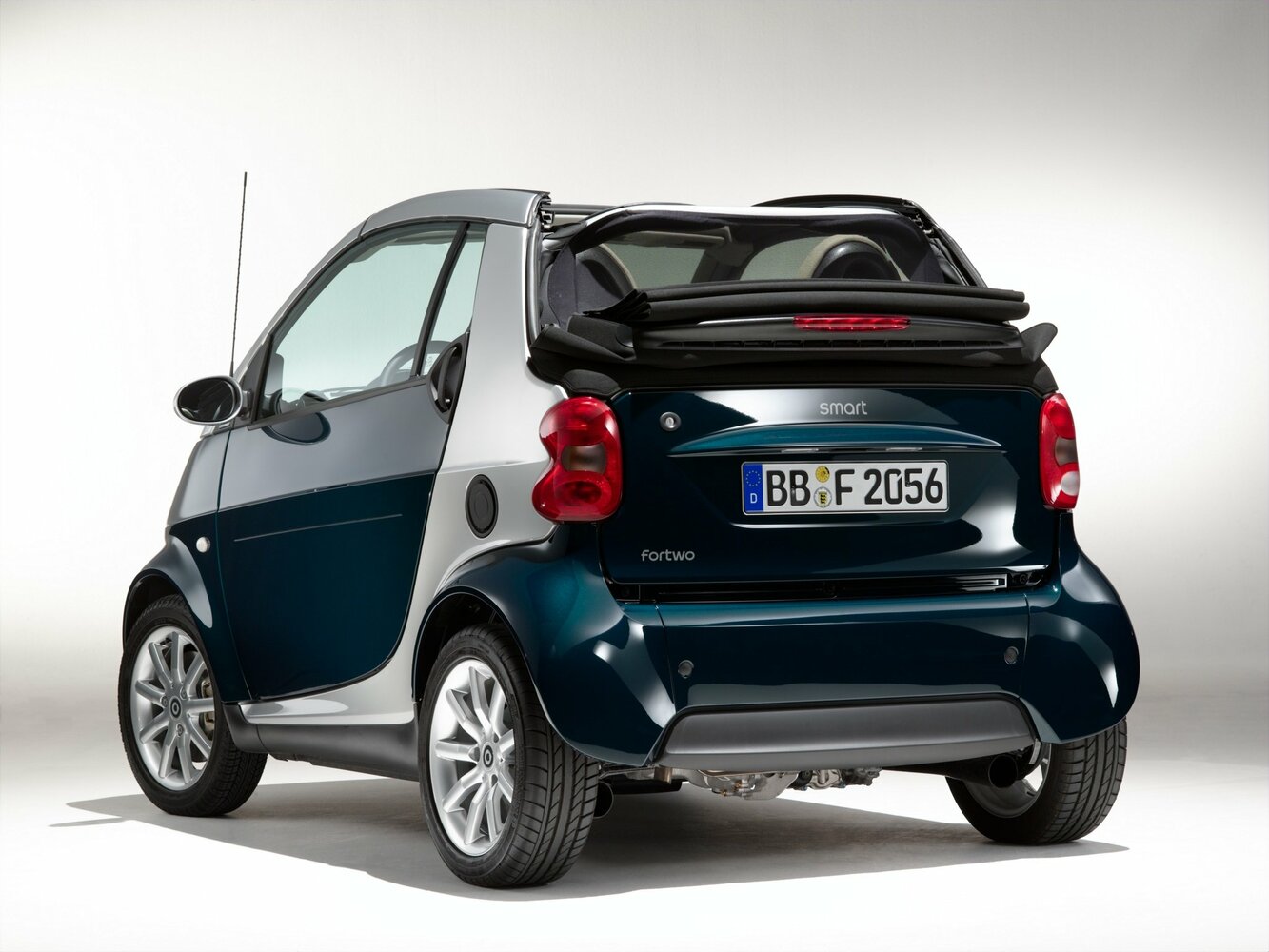 Smart Fortwo, I facelift, 2003–2007, Convertible: Rear three-quarter view