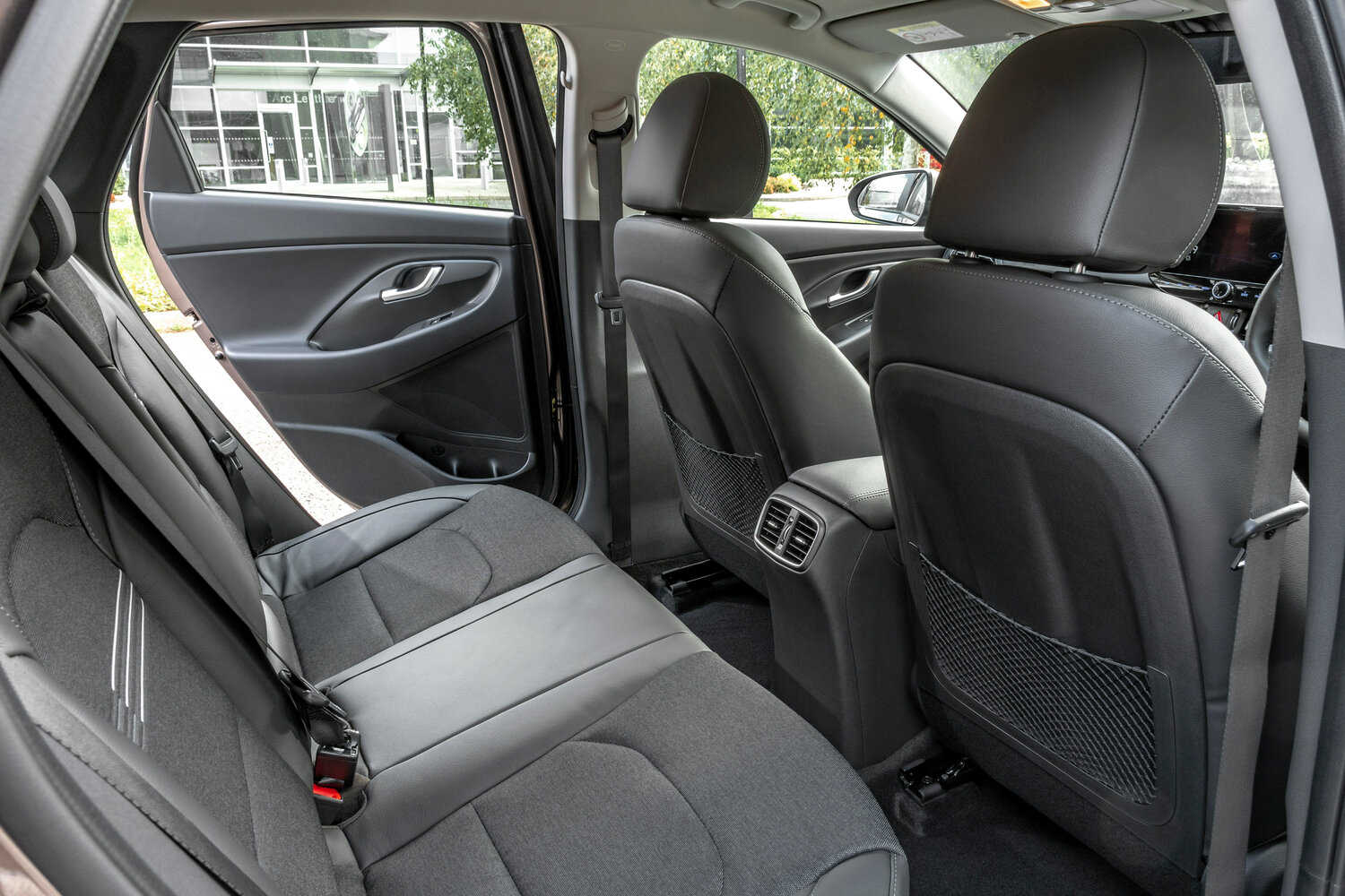 Hyundai i30, III Рестайлинг 2, 2020–2026, Хэтчбек 5 дв.: Задняя часть салона