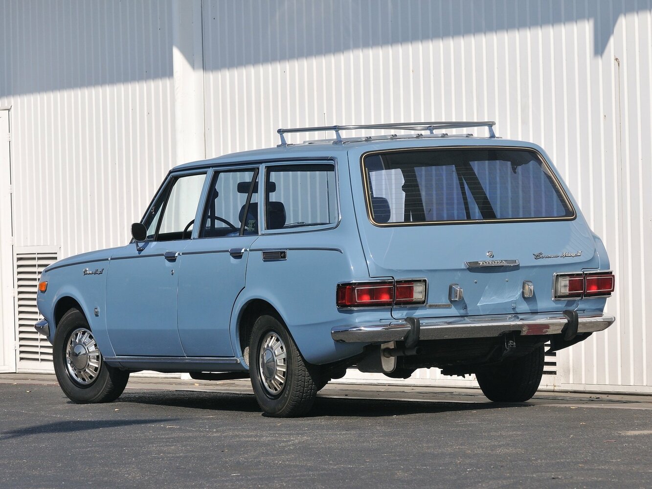 Toyota Mark II, I (T60), 1968–1978, Estate 5 door: Rear three-quarter view
