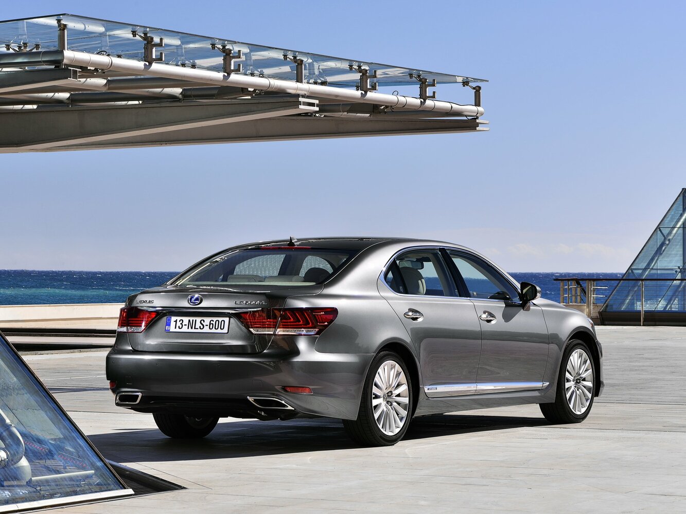 Lexus LS, IV Рестайлинг 2, 2012–2017, Седан Long: Вид сзади в три четверти
