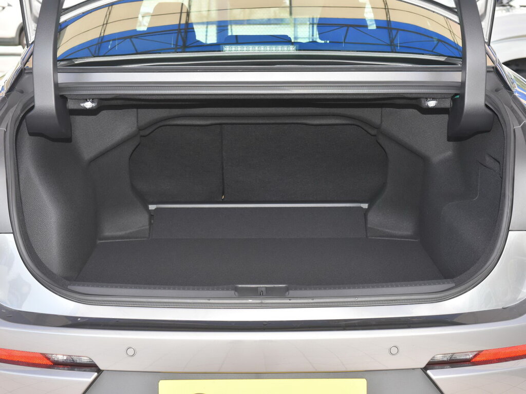 Toyota Crown, 16 поколение, Седан, Китай, 07.2022 - н.в.: фото поколения 17
