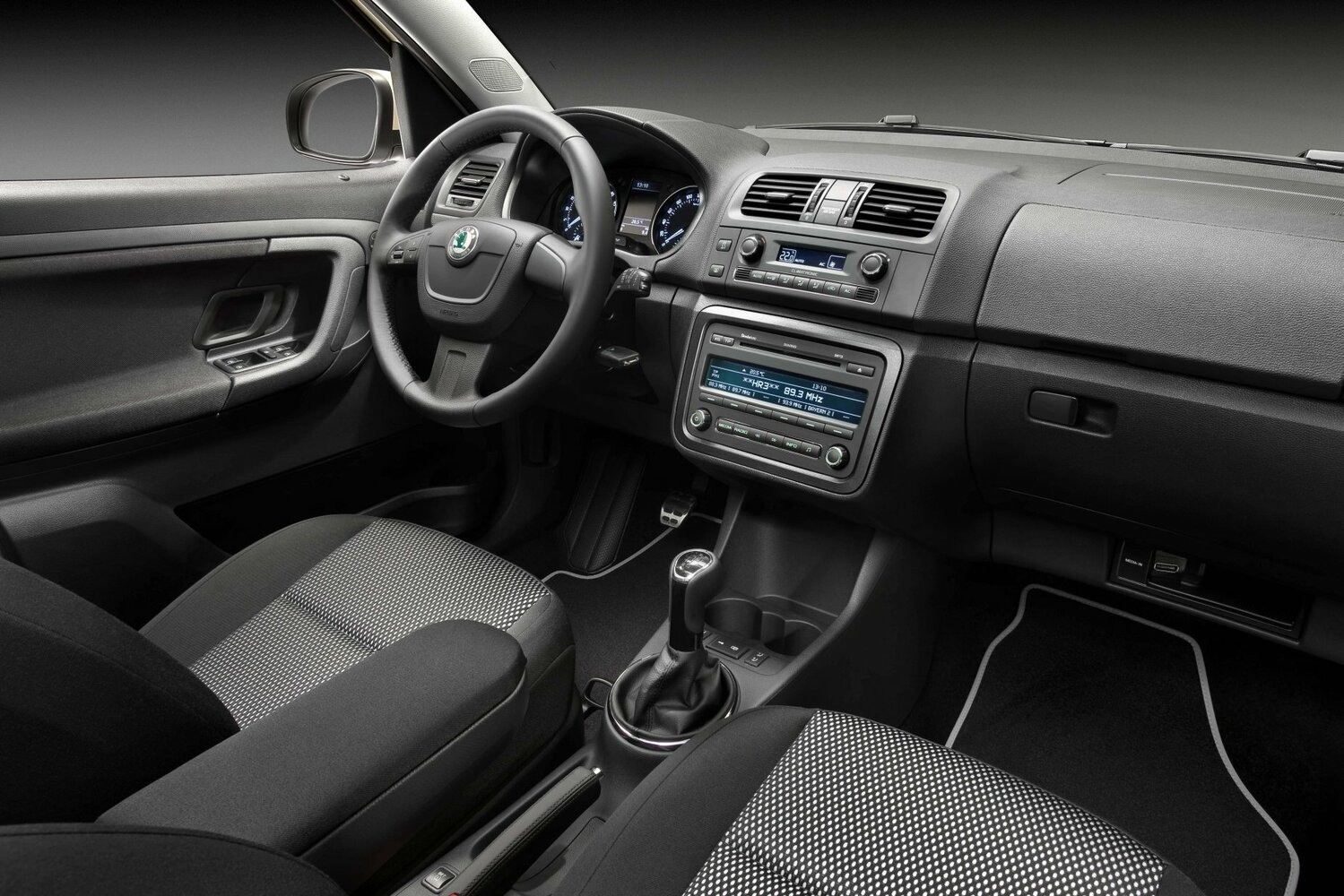 Skoda Roomster, I Рестайлинг, 2010–2015, Компактвэн: Передняя часть салона