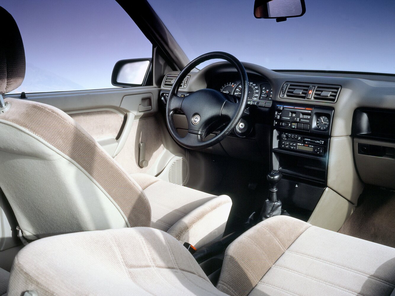 Opel Vectra, A, 1988–1995, Седан: Передняя часть салона