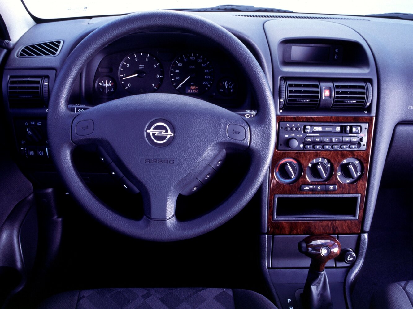 Opel Astra, G, 1998–2009, Седан: Передняя панель