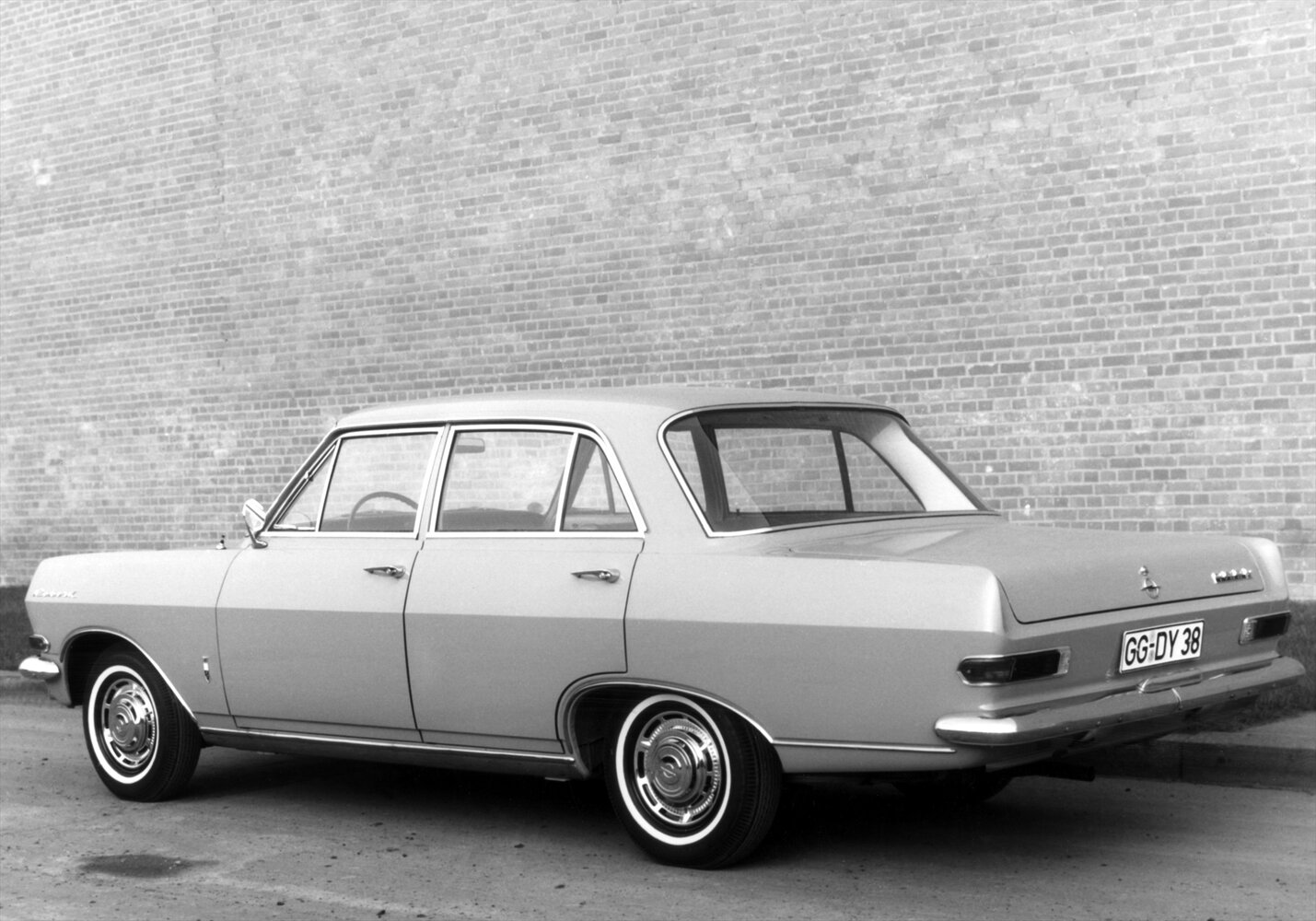 Opel Rekord, A, 1963–1965, Седан: Вид сзади в три четверти