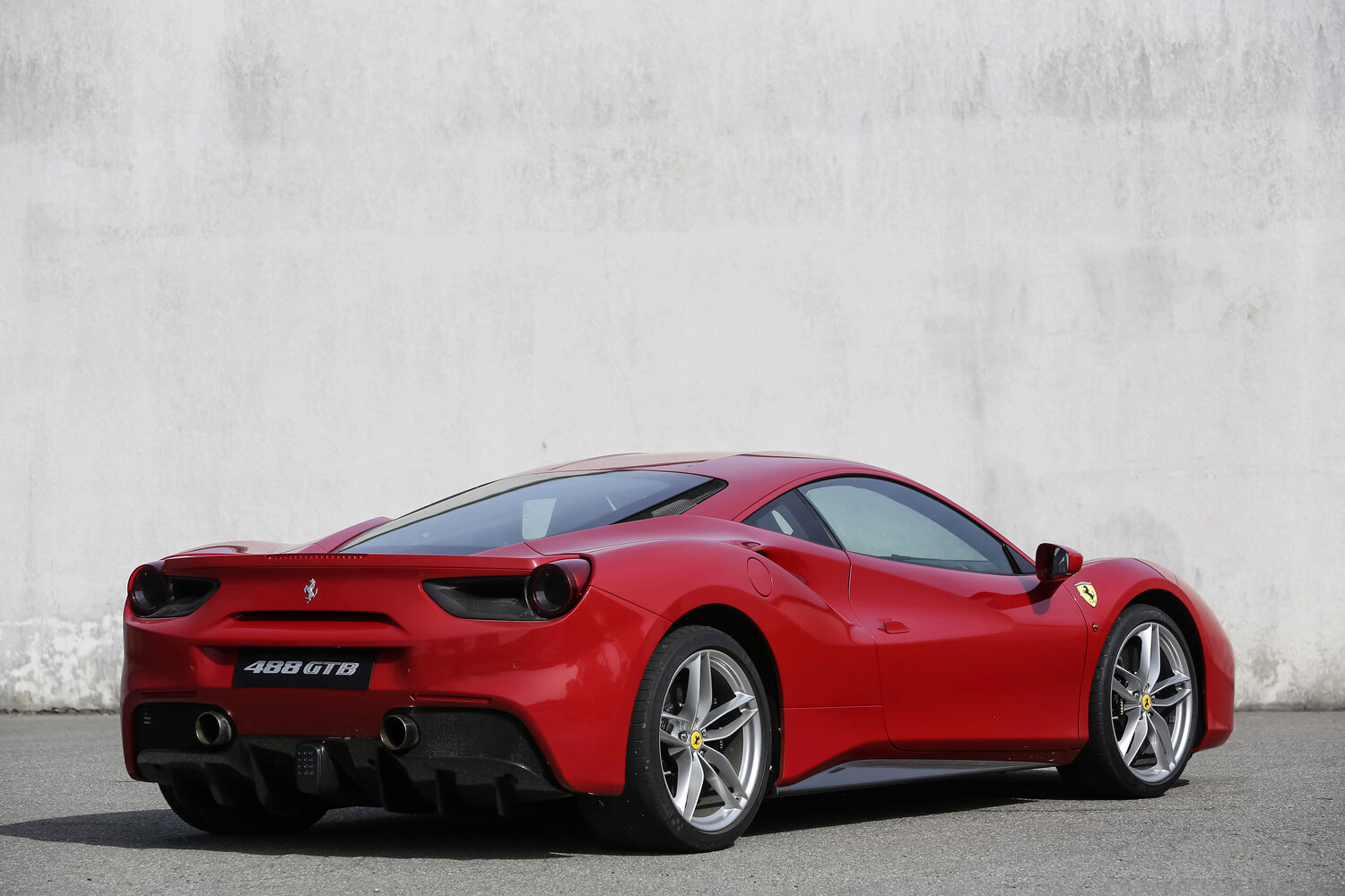 Ferrari 488, , 2015–2019, Купе GTB: Вид сзади в три четверти