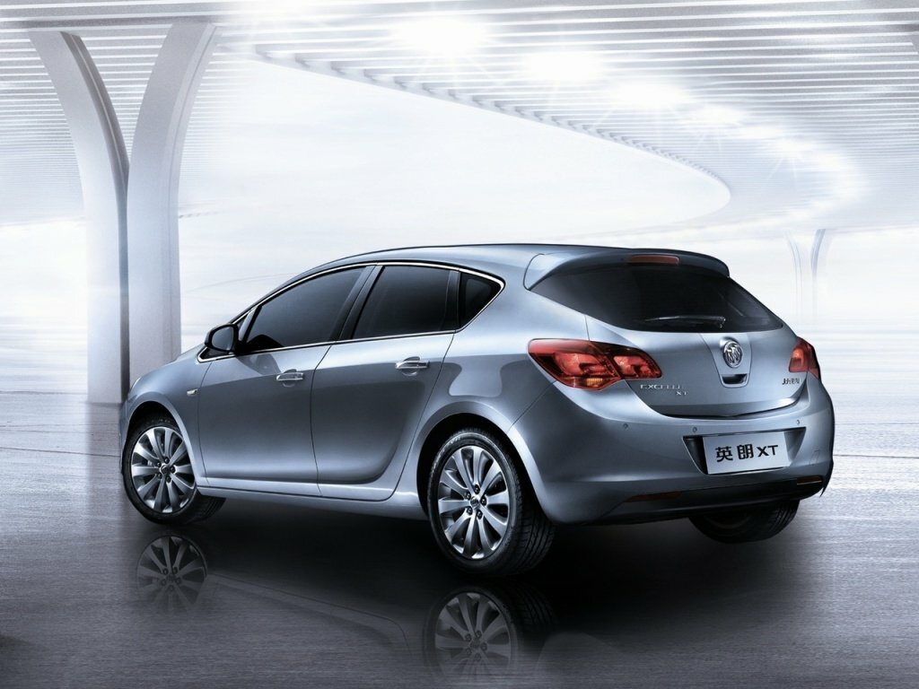 Buick Excelle, II, 2009–2015, Hatchback 5 door XT: Rear three-quarter view