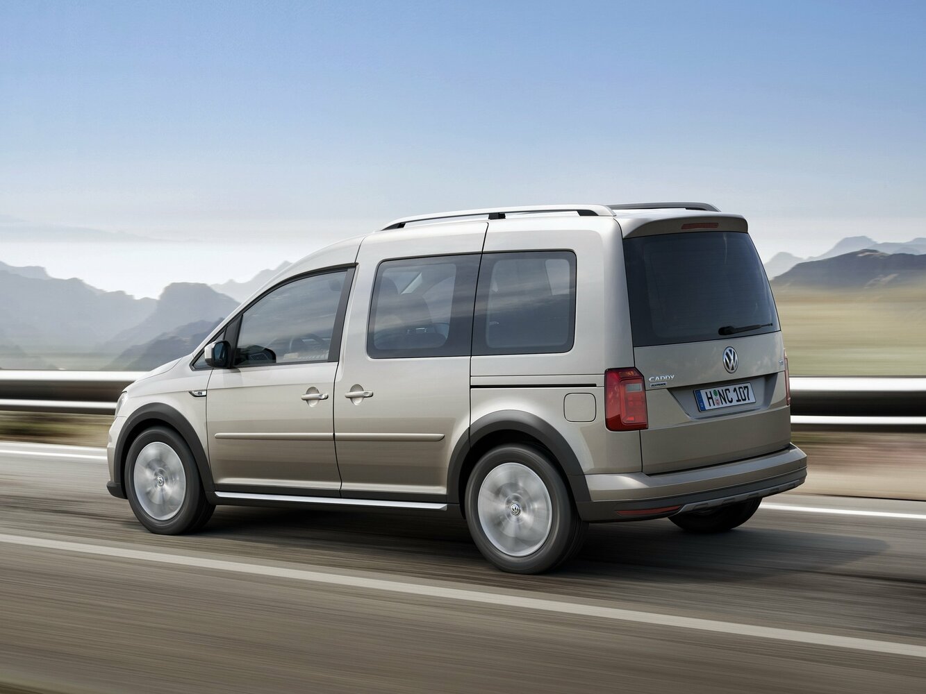 Volkswagen Caddy, IV, 2015–2020, Compact MPV Alltrack: Rear three-quarter view