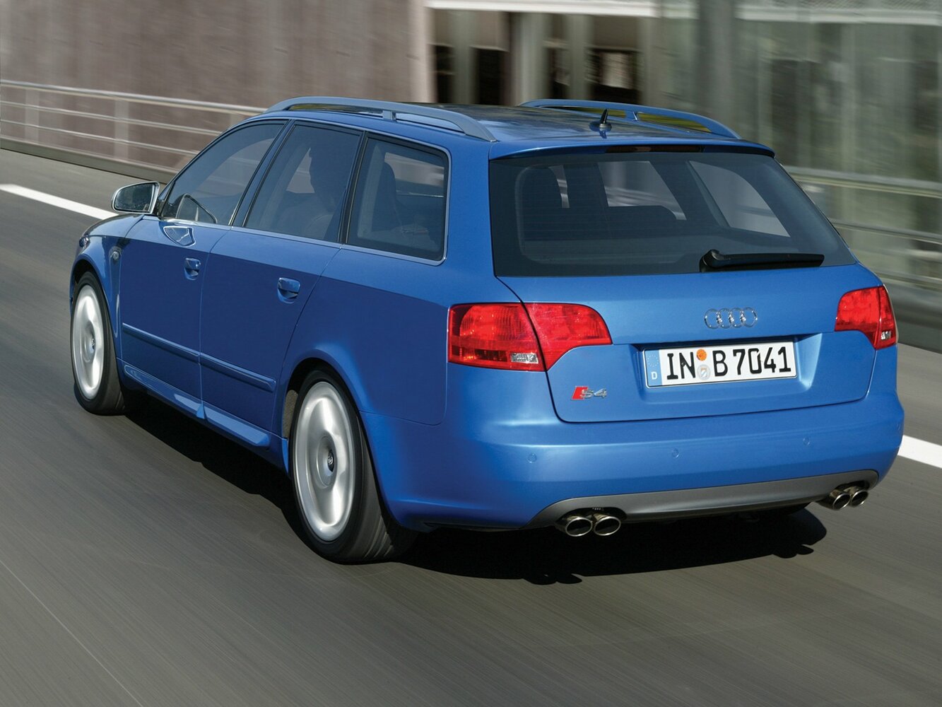 Audi S4, III (B7), 2004–2008, Универсал 5 дв.: Вид сзади в три четверти