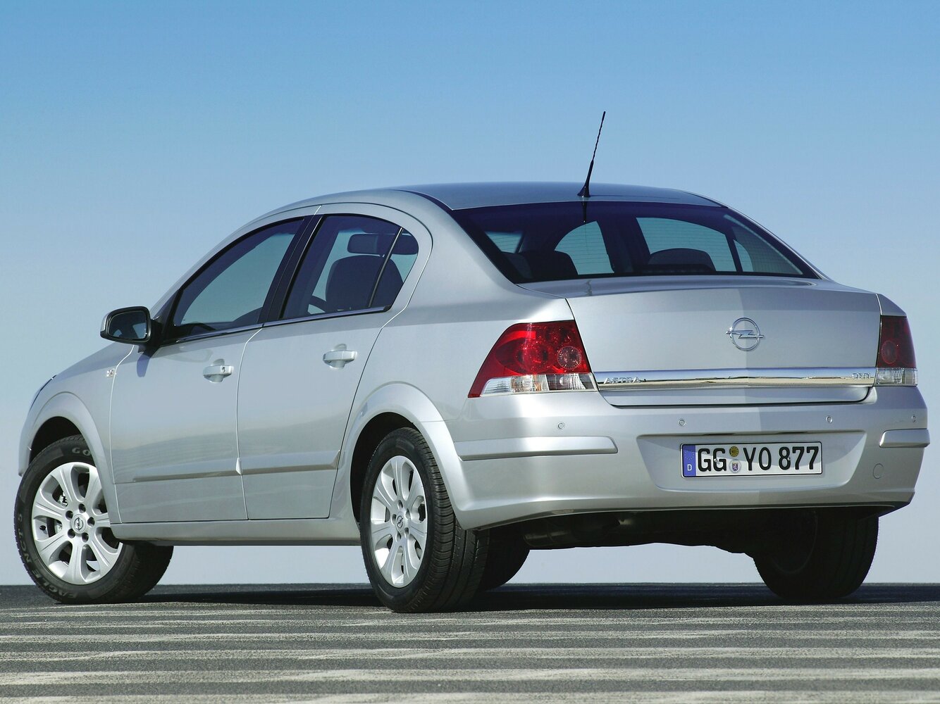 Opel Astra, H Рестайлинг, 2006–2014, Седан: Вид сзади в три четверти