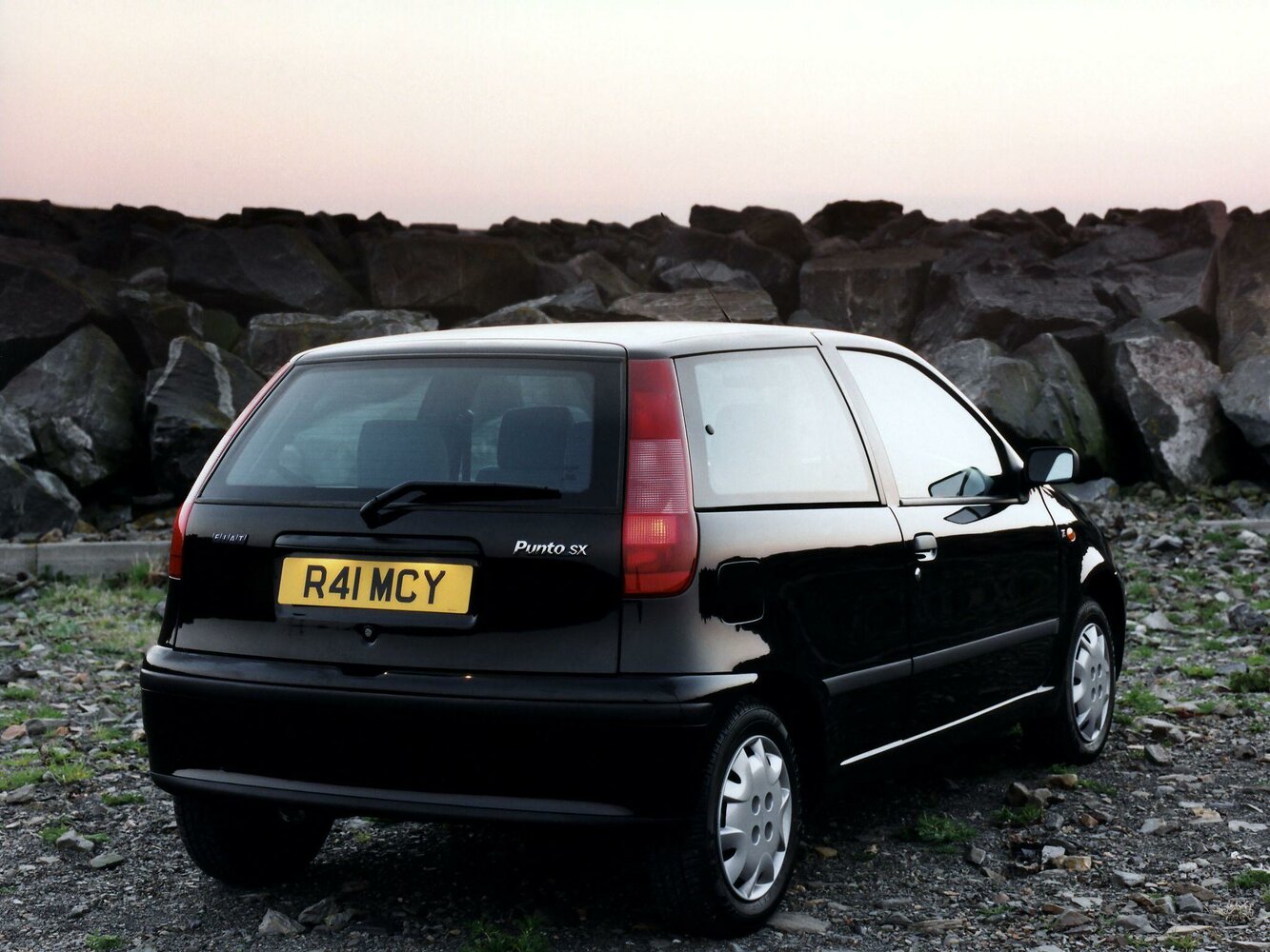 Fiat Punto, I, 1993–1999, Хэтчбек 3 дв.: Вид сзади в три четверти