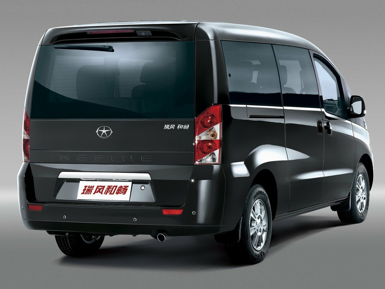 JAC M5, , 2011–2025, Minivan: Rear three-quarter view