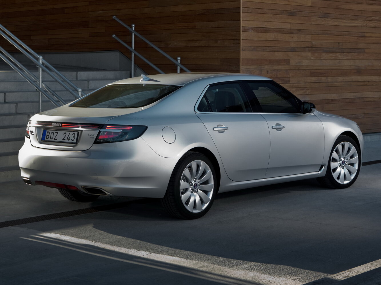 Saab 9-5, II, 2010–2012, Седан: Вид сзади в три четверти
