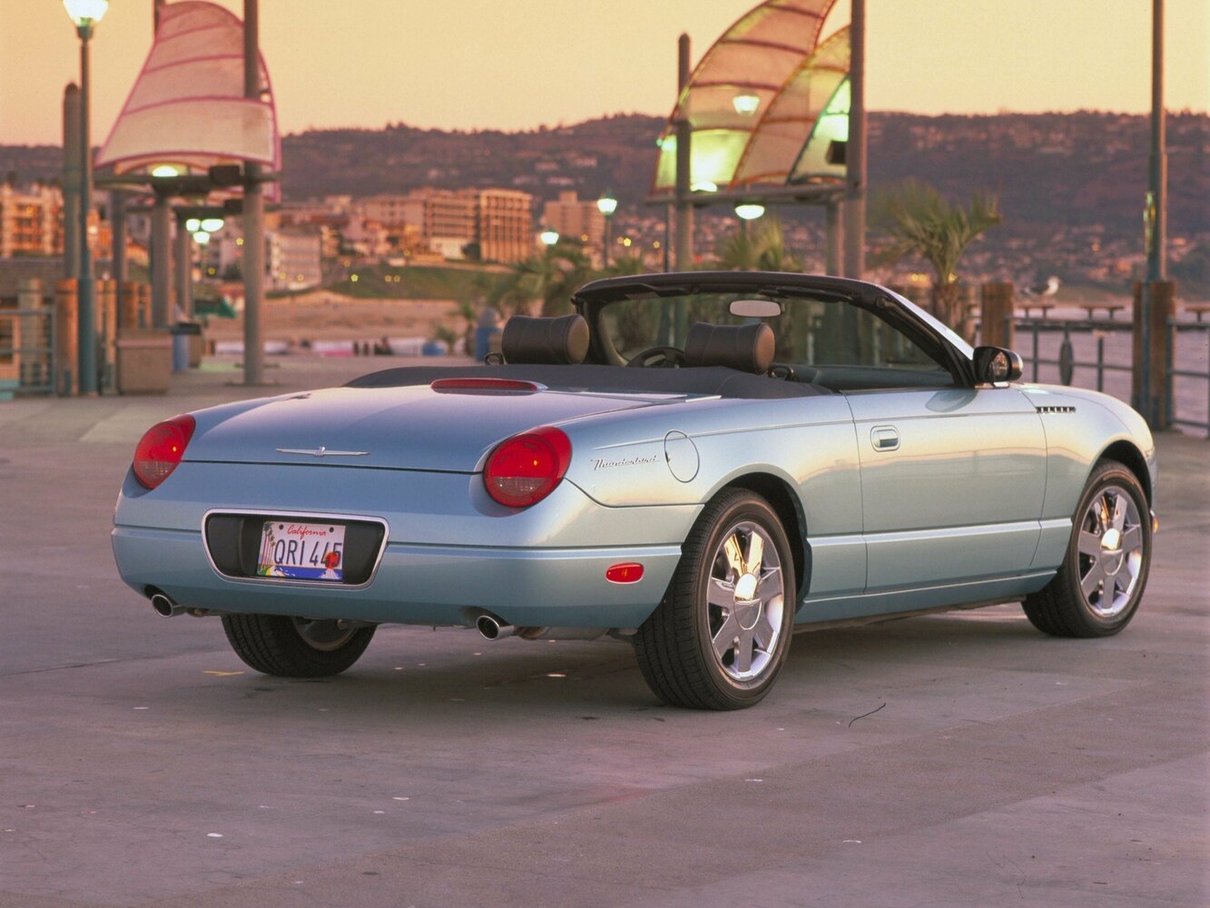 Ford Thunderbird, XI (Retro Birds), 2000–2005, Кабриолет: Вид сзади в три четверти