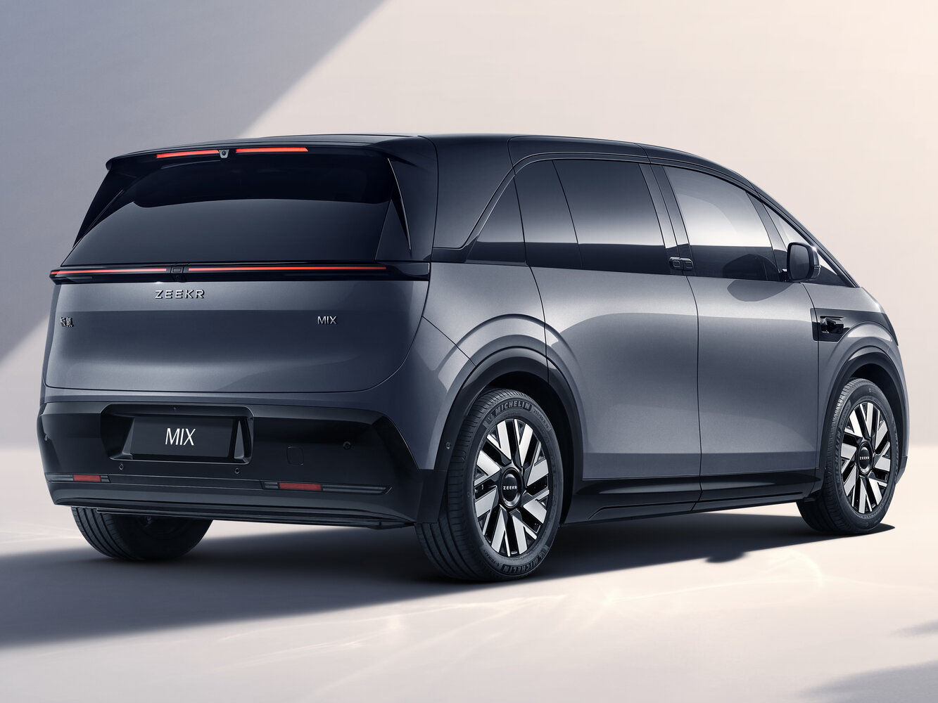 Zeekr Mix, , 2024–2026, Minivan: Rear three-quarter view