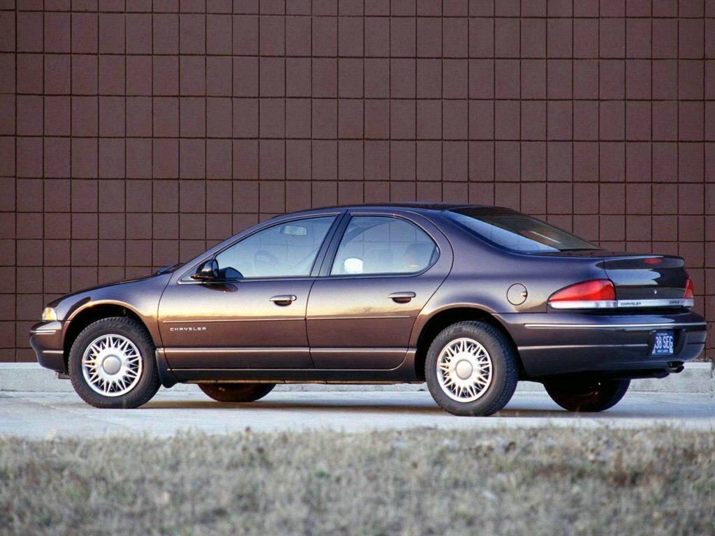 Chrysler Cirrus, , 1994–2000, Sedan: Rear three-quarter view