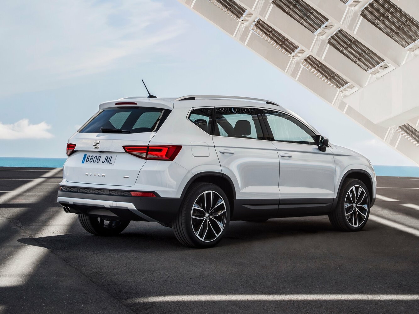 SEAT Ateca, I, 2016–2020, Внедорожник 5 дв.: Вид сзади в три четверти