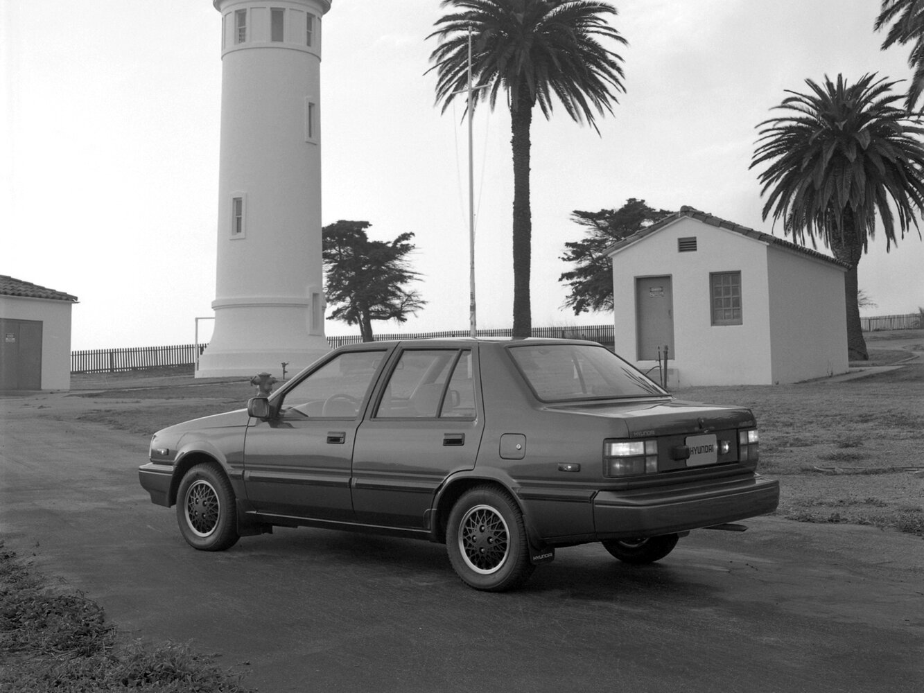 Hyundai Pony, X1, 1985–1989, Седан: Вид сзади в три четверти