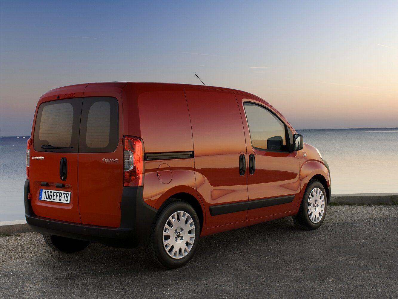 Citroen Nemo, I, 2007–2017, Фургон: Вид сзади в три четверти