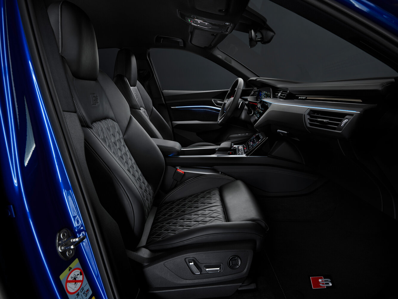 Audi SQ8 Sportback e-tron, , 2022–2025, Внедорожник 5 дв.: Передняя часть салона