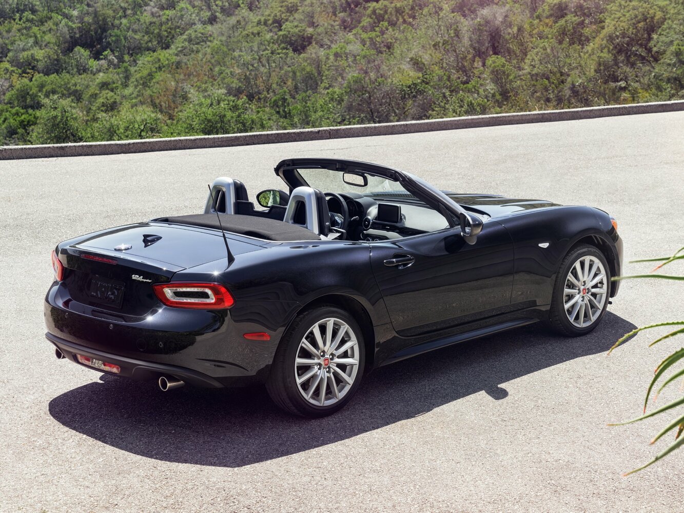 Fiat 124 Spider, I, 2016–2020, Родстер: Вид сзади в три четверти