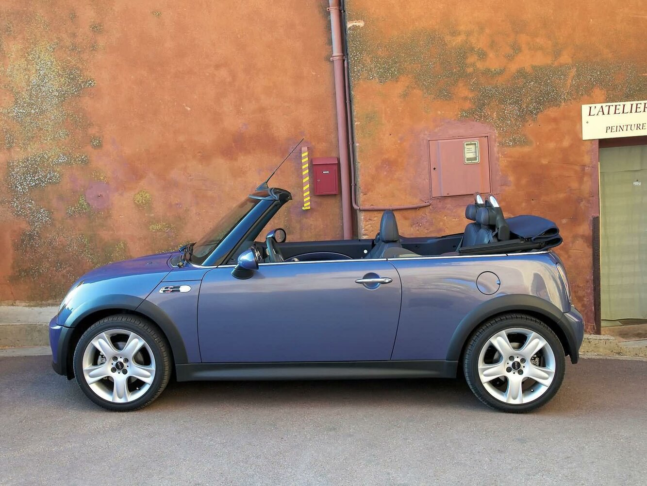 MINI Cabrio, I, 2004–2008, Convertible Cooper S: Side view