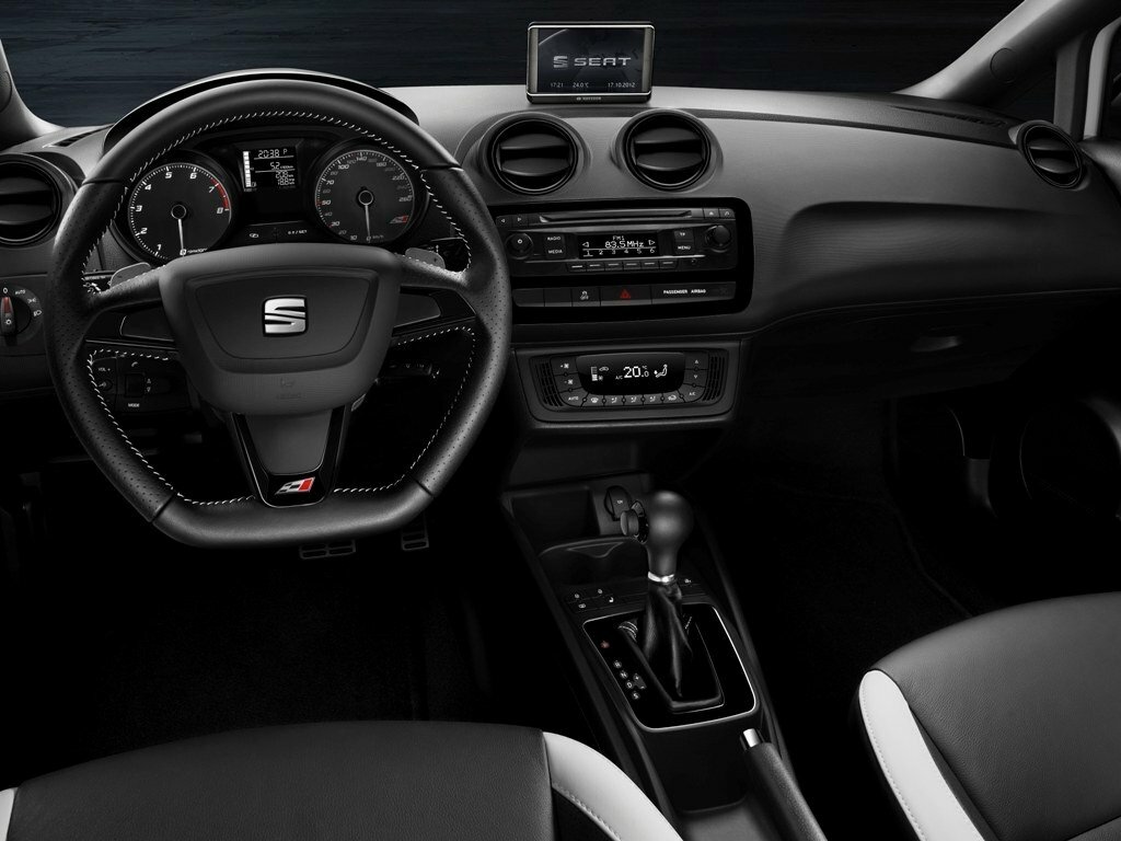 SEAT Ibiza Cupra, IV Рестайлинг, 2012–2015, Хэтчбек 3 дв.: Передняя панель