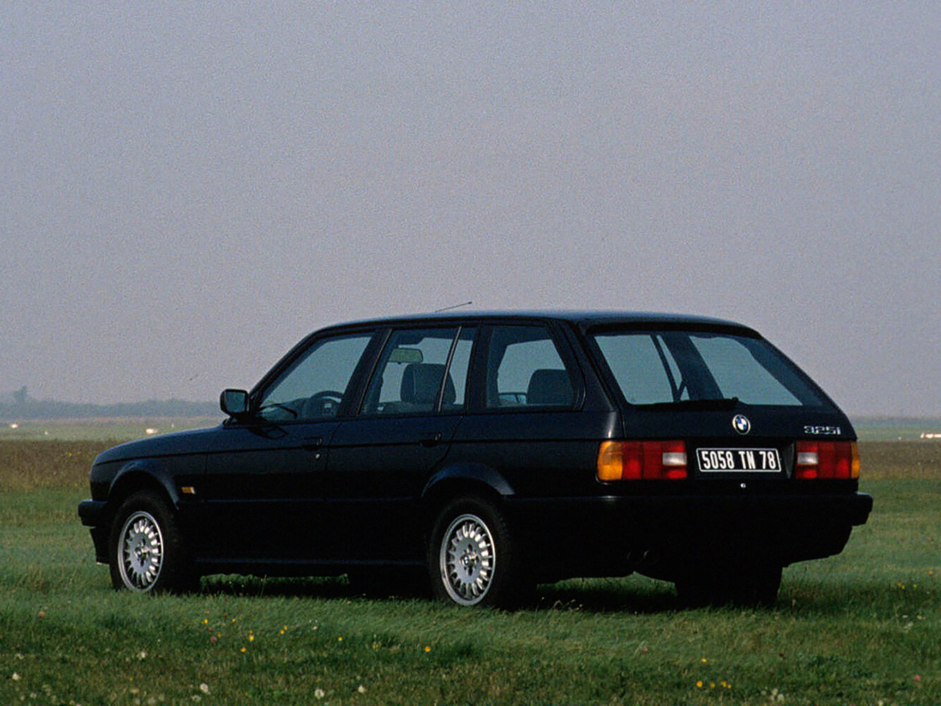 BMW 3 серии, II (E30), 1982–1994, Estate 5 door: Rear three-quarter view