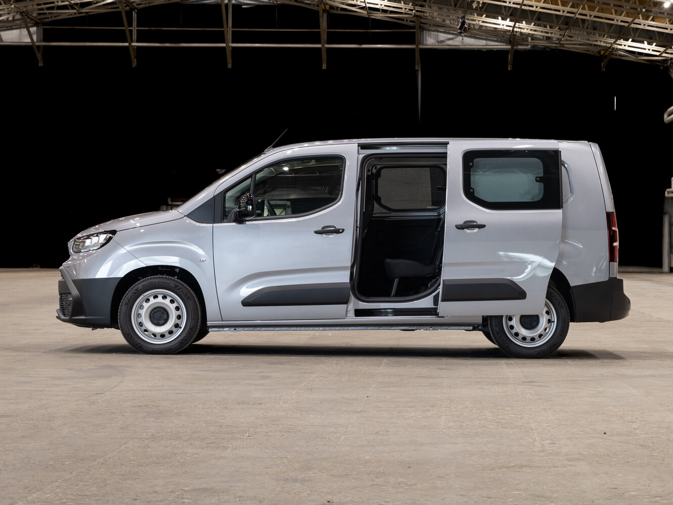 Toyota ProAce City, I facelift, 2024–2026, Van L2: Rear cabin