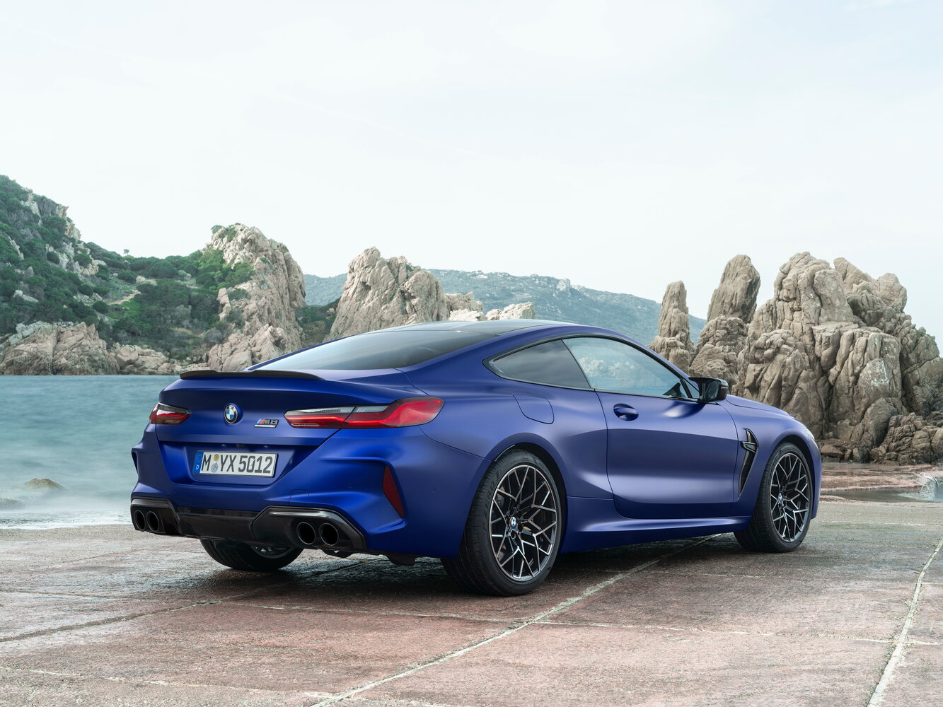 BMW M8, I (F91/F92/F93), 2019–2022, Купе: Вид сзади в три четверти
