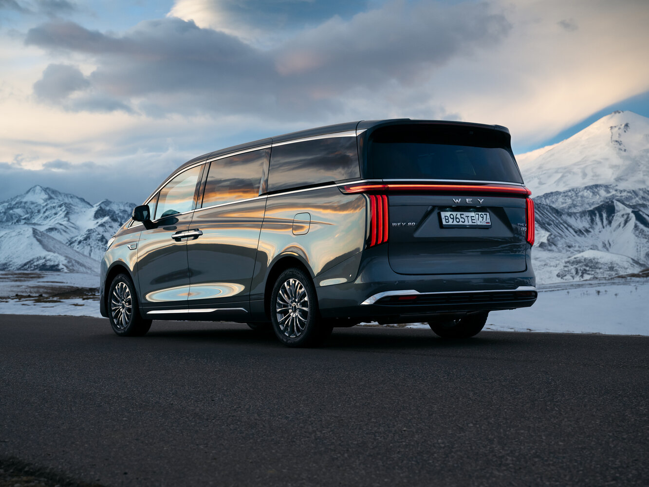 WEY 80, , 2024–2026, Minivan Business Lounge: Rear three-quarter view