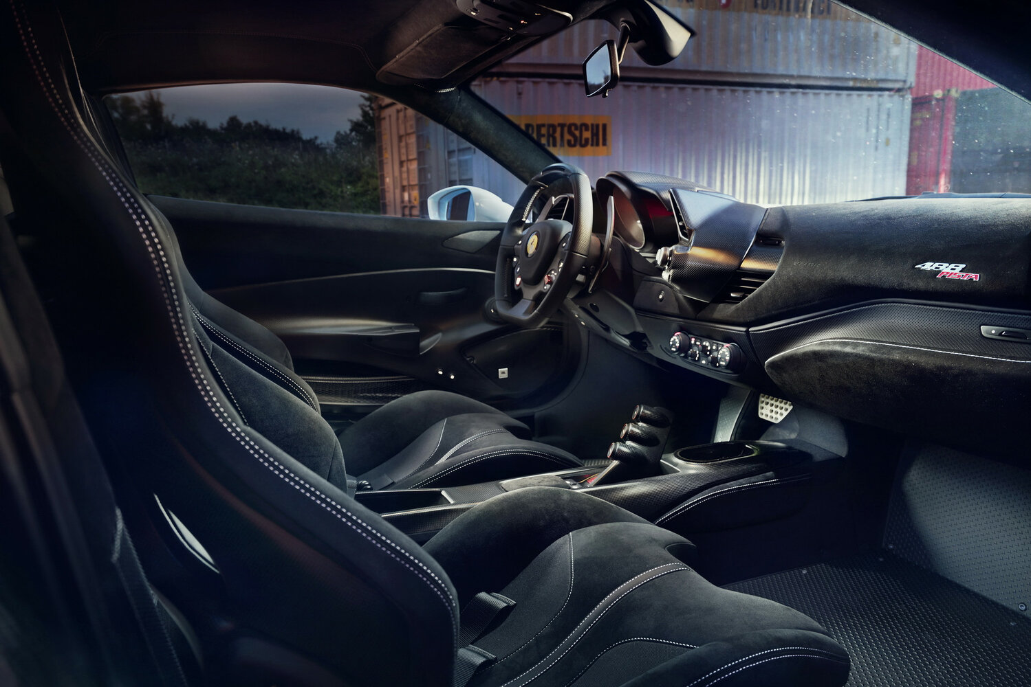 Ferrari 488, , 2015–2019, Купе Pista: Передняя часть салона