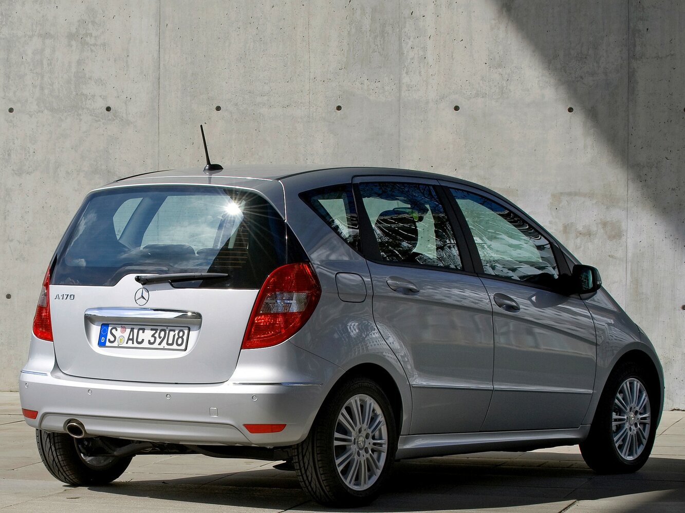 Mercedes-Benz A-Класс, II (W169) Рестайлинг, 2008–2012, Хэтчбек 5 дв.: Вид сзади в три четверти