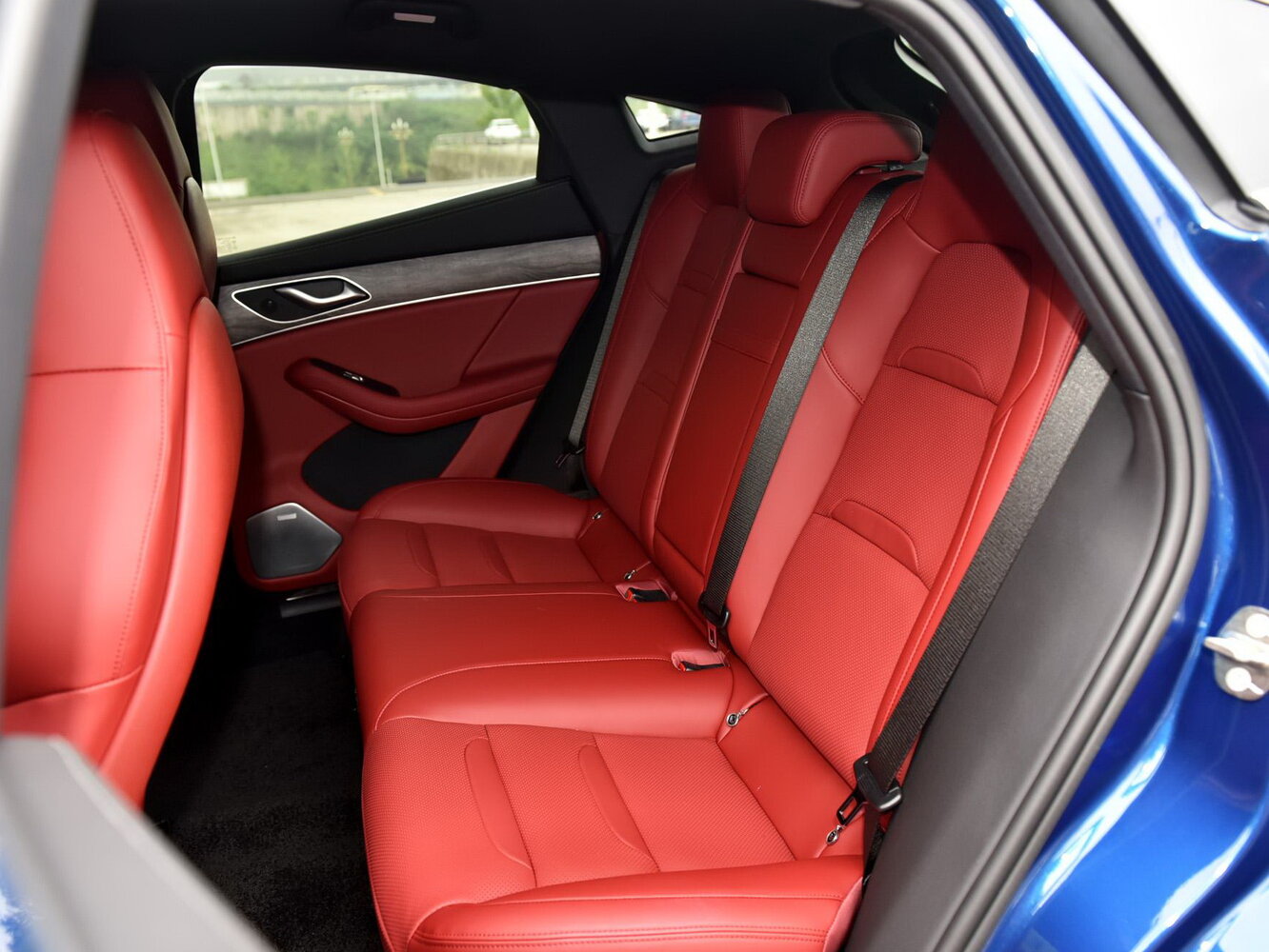 Seres SF5, , 2019–2022, SUV 5 door: Rear cabin