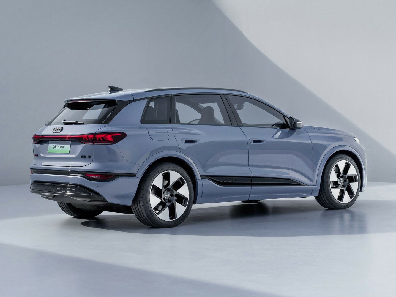Audi Q6 e-tron, , 2024–2026, Внедорожник 5 дв. L: Вид сзади в три четверти