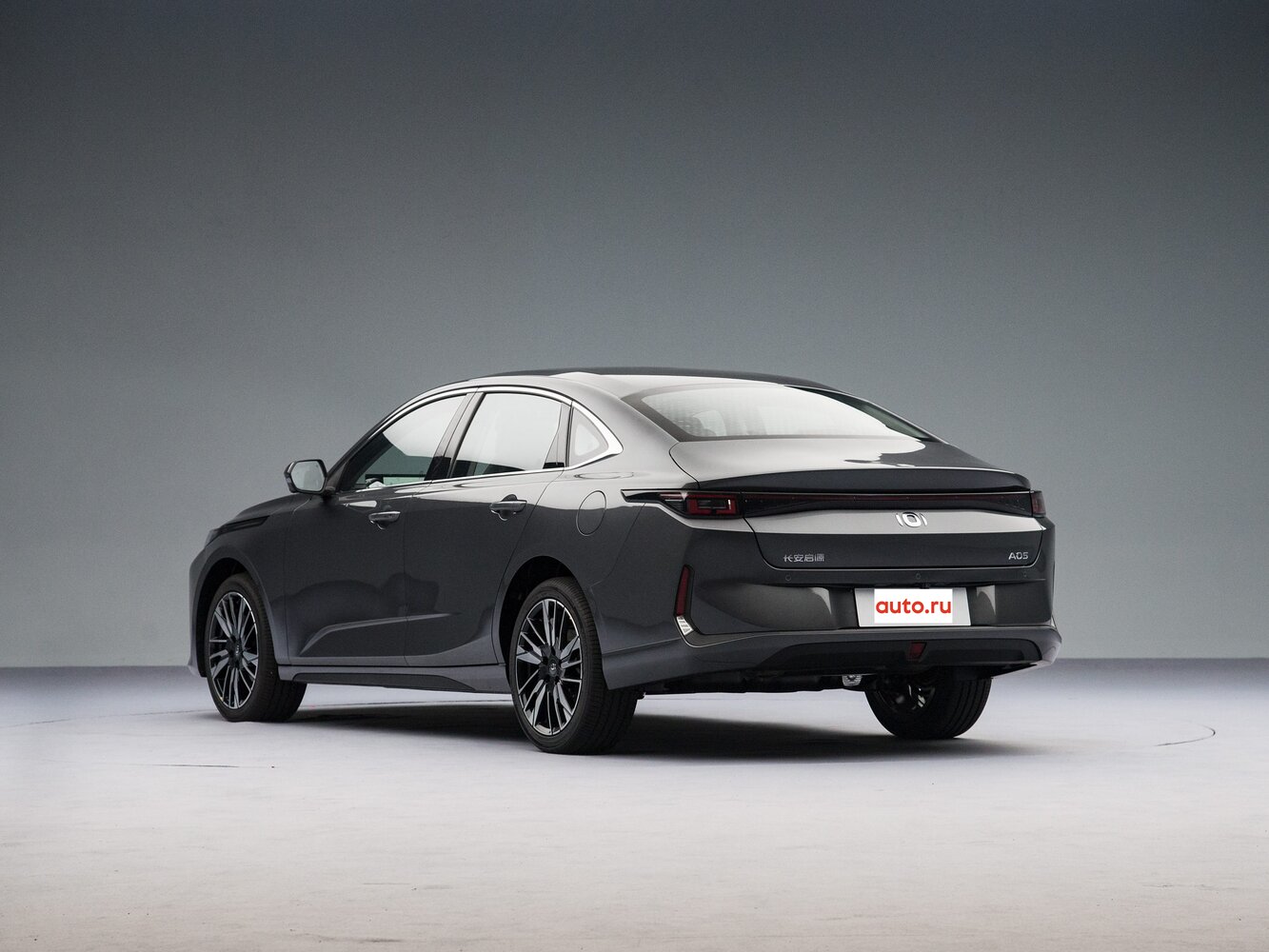 Changan Qiyuan A05, I Рестайлинг, 2024–2026, Седан: Вид сзади в три четверти