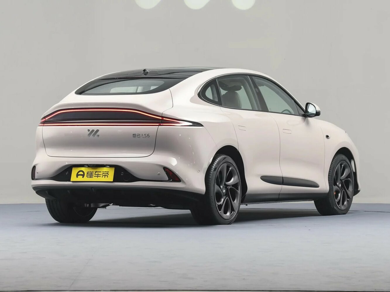 IM Motors (Zhiji) LS6, II, 2024–2025, Внедорожник 5 дв.: Вид сзади в три четверти