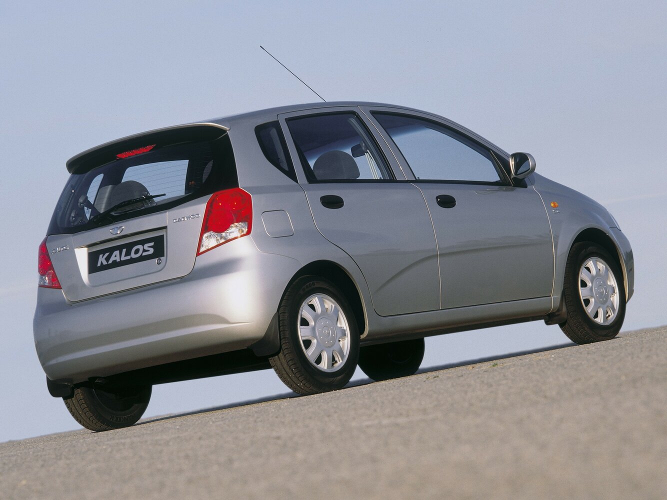 Daewoo Kalos, , 2002–2007, Хэтчбек 5 дв.: Вид сзади в три четверти