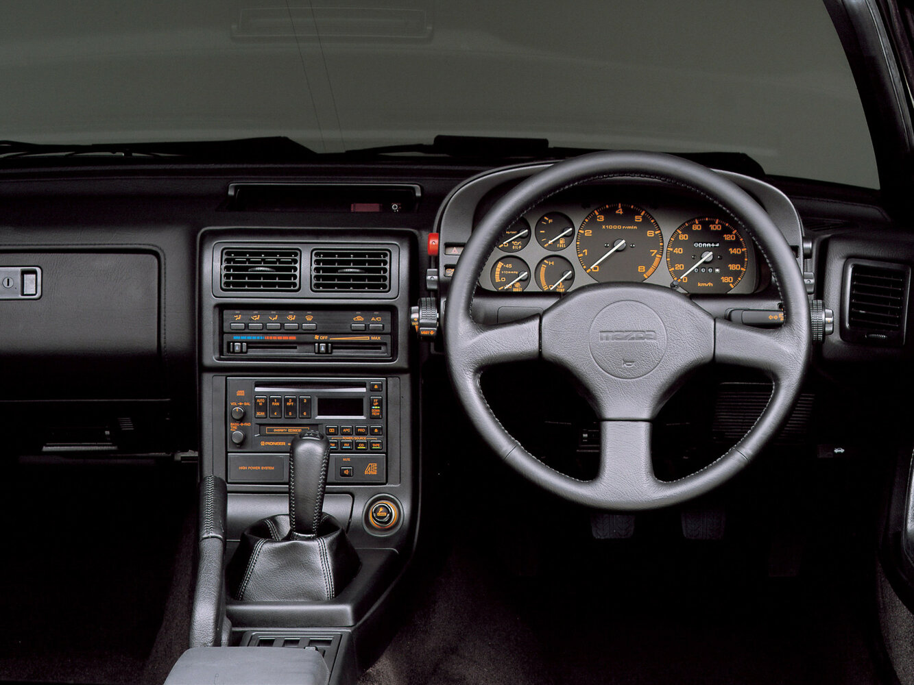 Mazda Savanna RX-7, II (FC) facelift, 1989–1992, Coupe: Front cabin