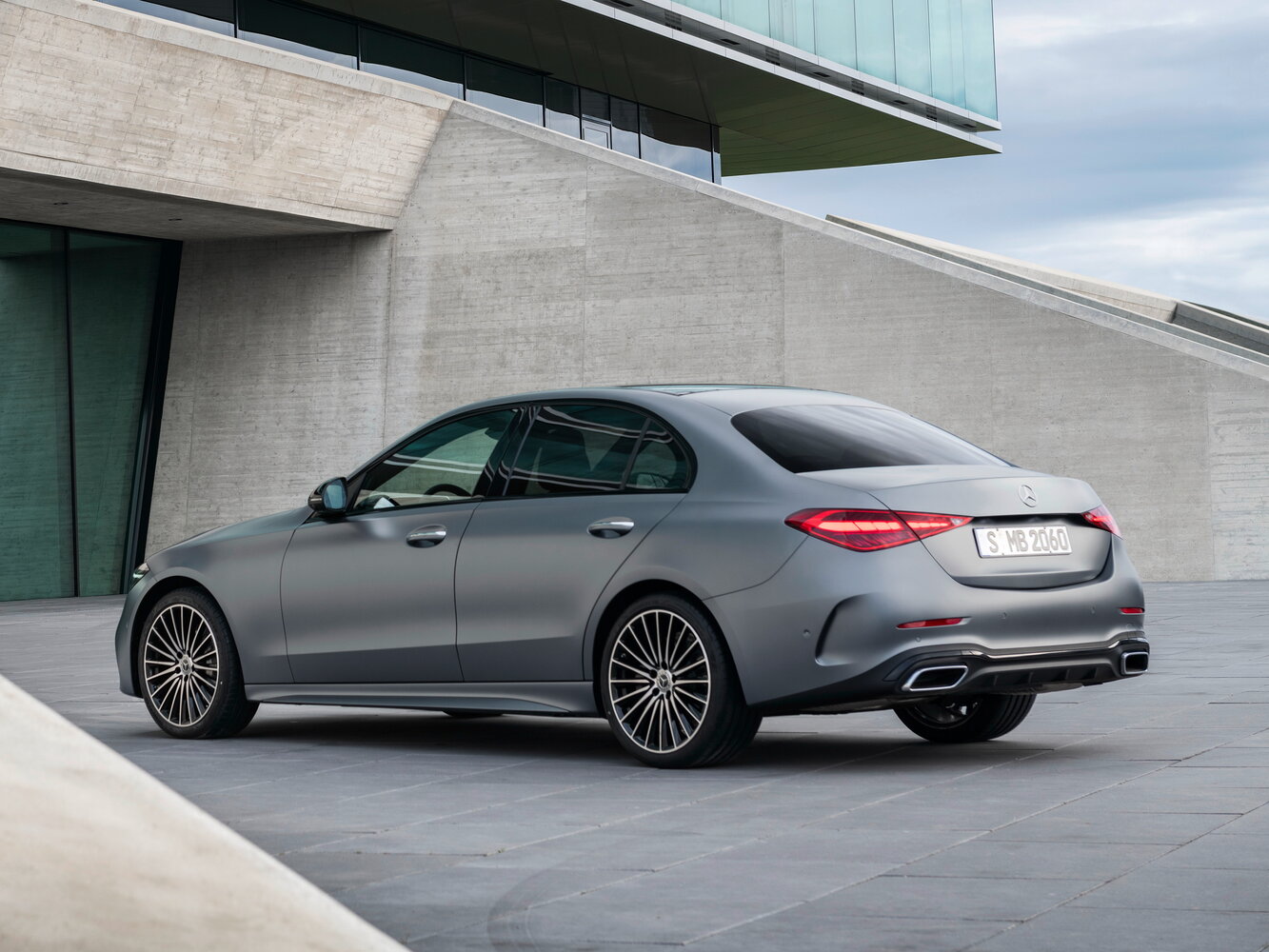 Mercedes-Benz C-Класс, V (W206), 2021–2026, Седан: Вид сзади в три четверти