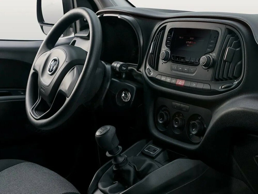 Ram V1000, , 2022–2023, Van L: Front cabin