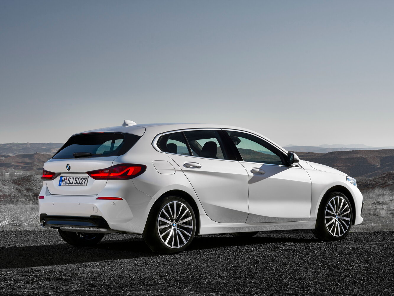 BMW 1 серии, III (F40), 2019–2024, Хэтчбек 5 дв.: Вид сзади в три четверти