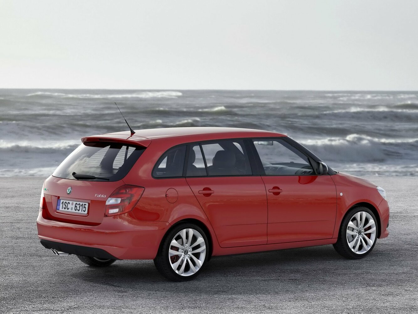 Skoda Fabia RS, II, 2010–2014, Универсал 5 дв.: Вид сзади в три четверти