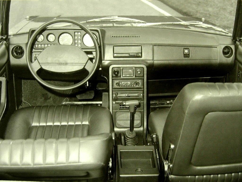 Tatra T613, , 1973–1996, Кабриолет: Передняя панель