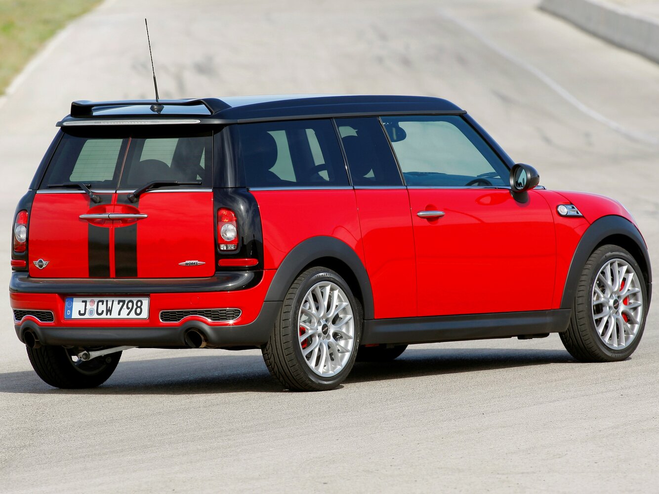 MINI Clubman, I, 2007–2010, Хэтчбек 3 дв. JCW: Вид сзади в три четверти