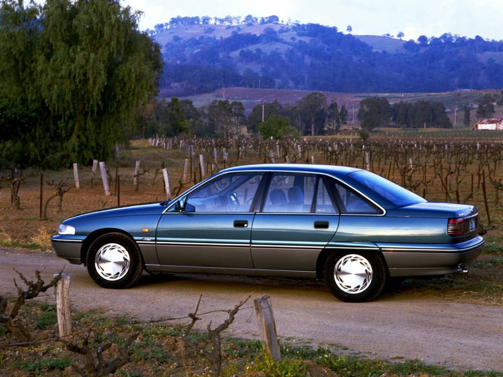 Holden Commodore, II, 1990–1997, Sedan: Side view