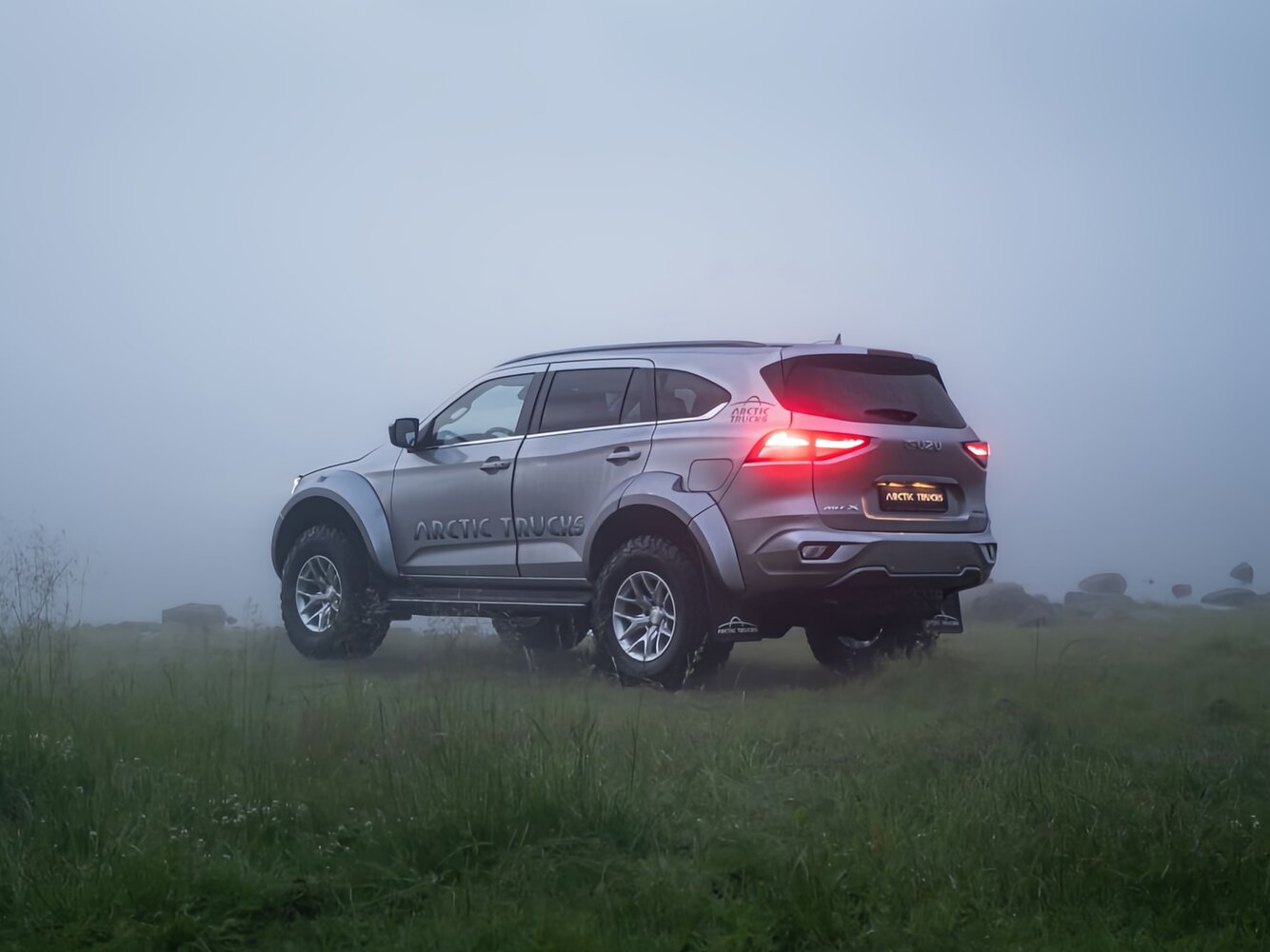 Isuzu MU-X, II, 2020–2024, SUV 5 door Arctic Trucks: Rear three-quarter view