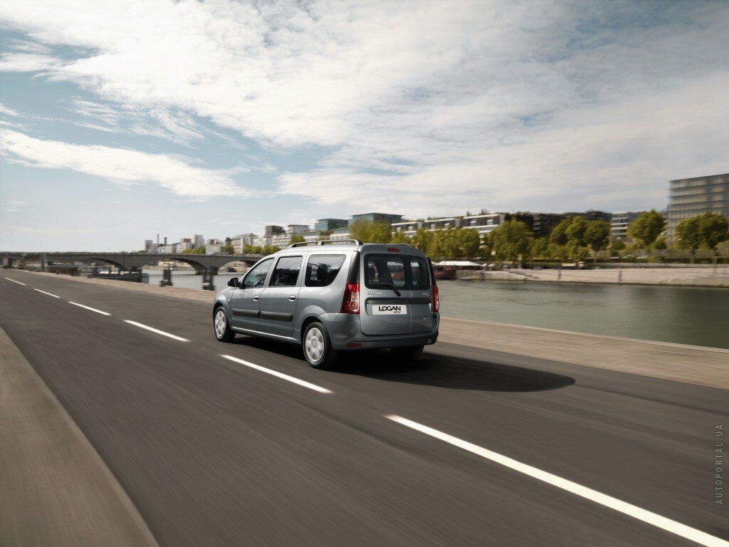 Renault Logan, I facelift, 2009–2015, Estate 5 door MCV: Rear three-quarter view