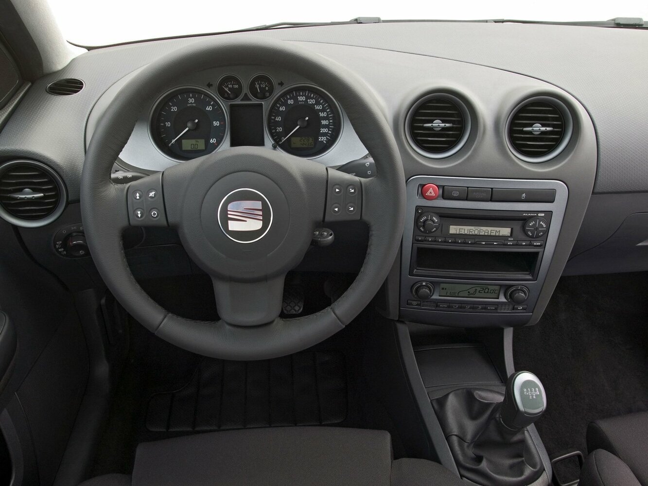 SEAT Cordoba, II Рестайлинг, 2006–2009, Седан: Передняя панель
