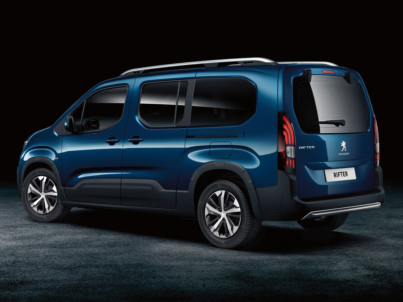Peugeot Rifter, I, 2018–2024, Компактвэн Long: Вид сзади в три четверти